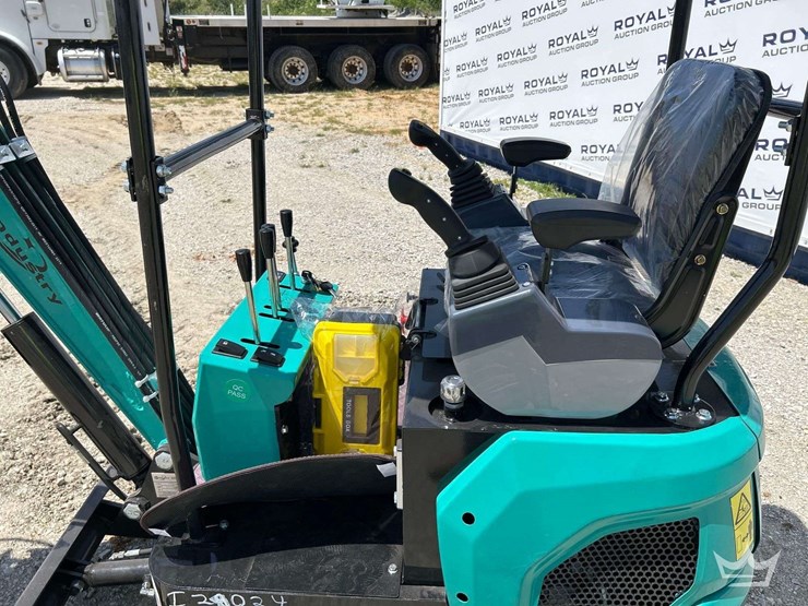 mini-excavator-image-10