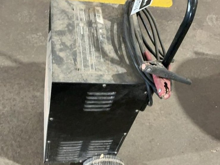 #105-•-schumacher-se-4020-battery-charger/-engine-starter-image-2