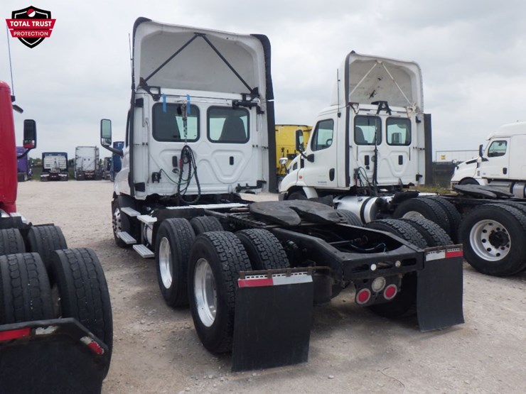2019-freightliner-cascadia-116-image-11