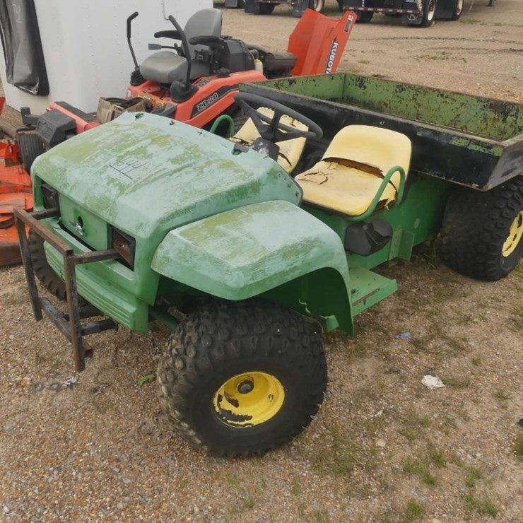 JOHN DEERE GATOR