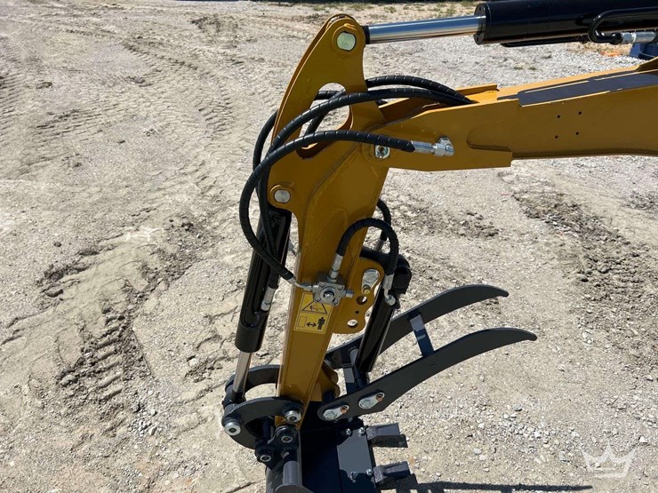 mini-excavator-image-16