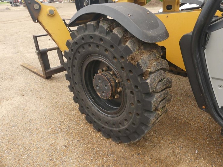 2019-caterpillar-tl1055d-image-6