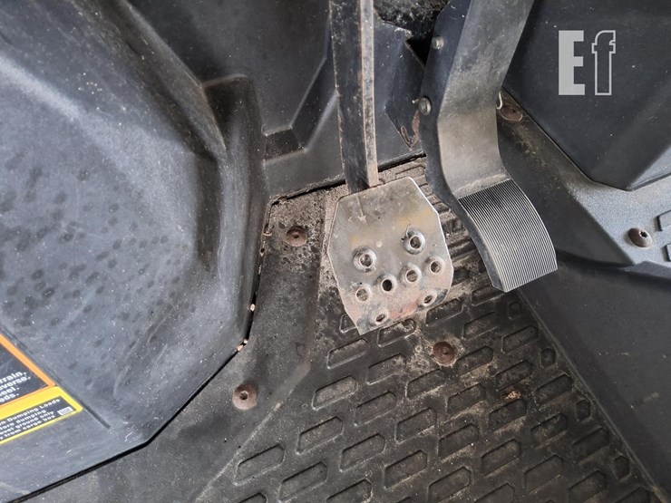 2022-john-deere-gator-xuv-835e-image-10