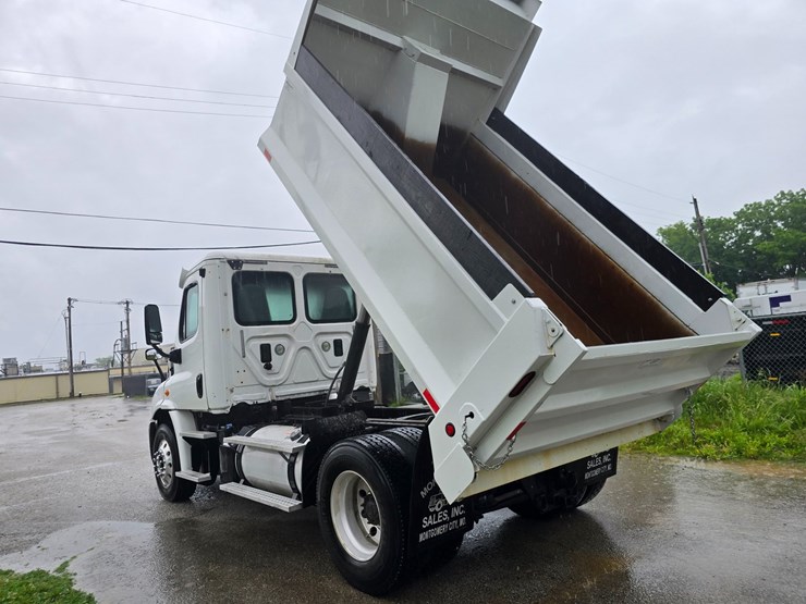 2015-freightliner-cascadia-113-image-76