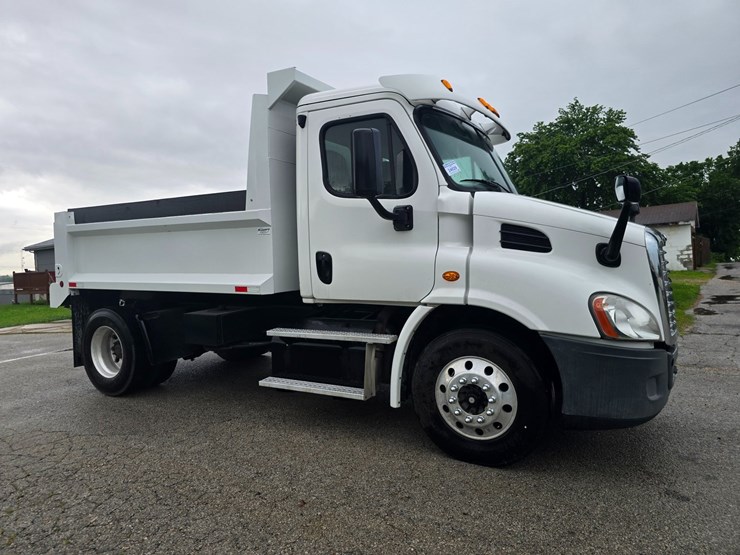 2015-freightliner-cascadia-113-image-28