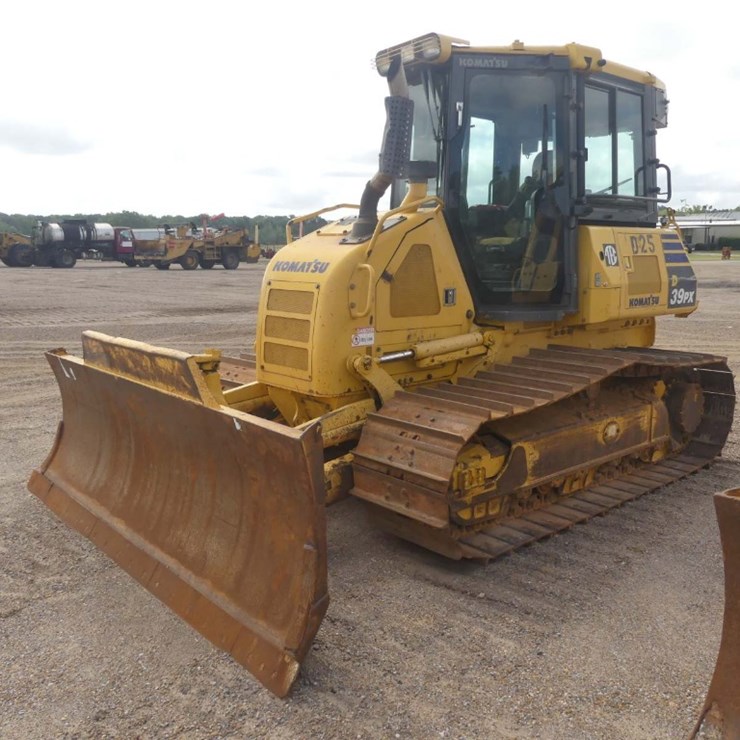 2017 KOMATSU D39PX-24