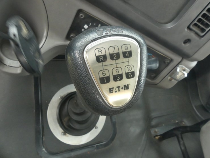 2018-freightliner-114sd-image-20
