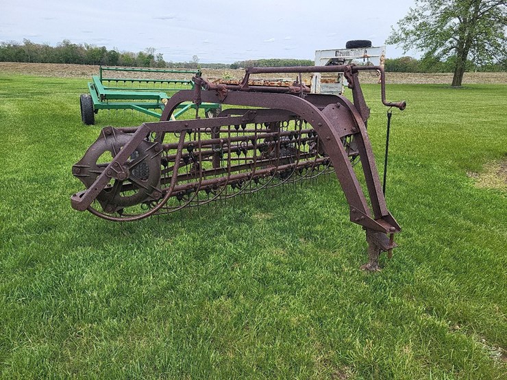 new-idea-bar-hay-rake-image-1