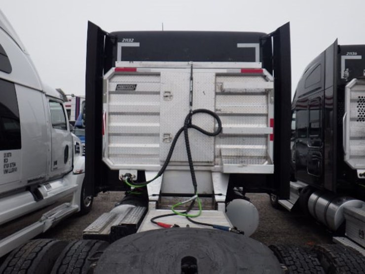 2022-kenworth-t680-image-12