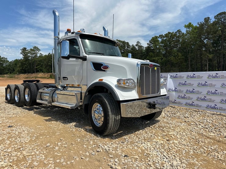 2024-peterbilt-567-image-7