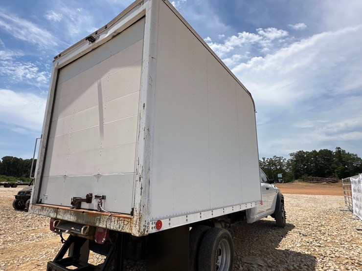#20658-•-2018-ram-4500-chassis-truck-image-4