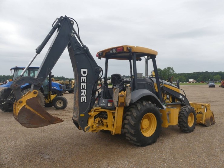 2019-deere-310l-image-3