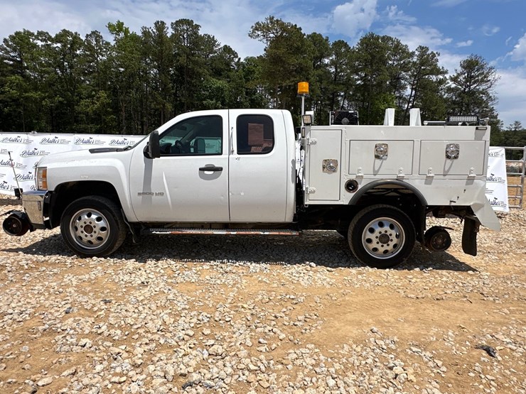 2012-chevrolet-silverado-2500-image-1