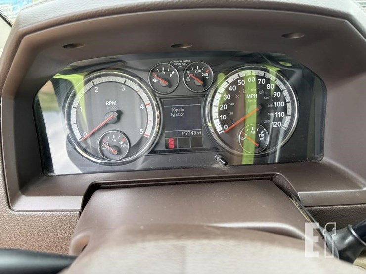 2011-dodge-ram-3500-image-19