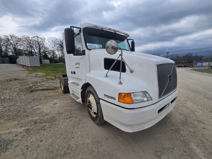 1999-volvo-vn-image-21