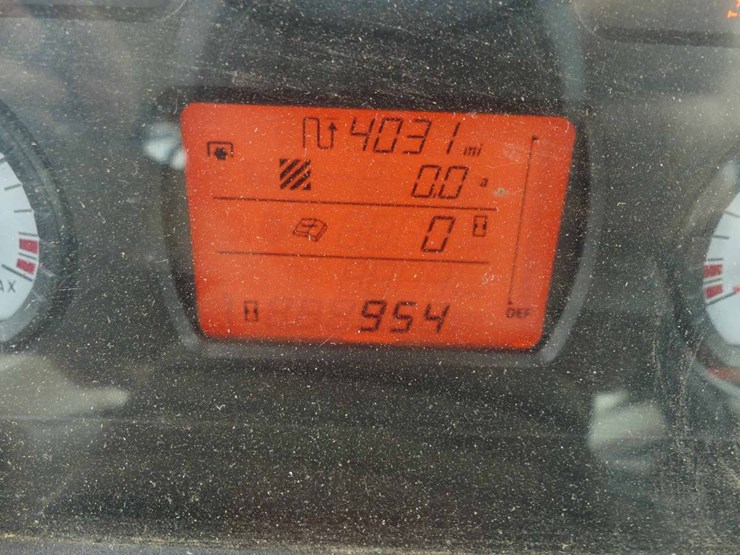 2018-massey-ferguson-4707-image-16