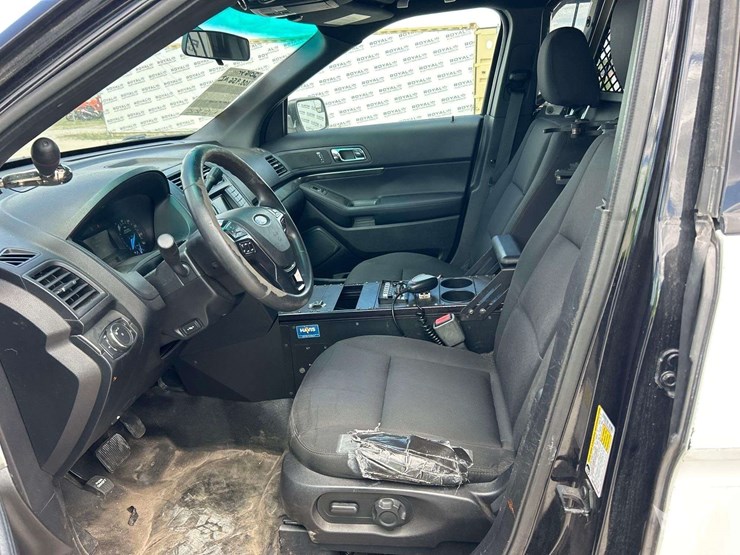 2016-ford-explorer-image-10