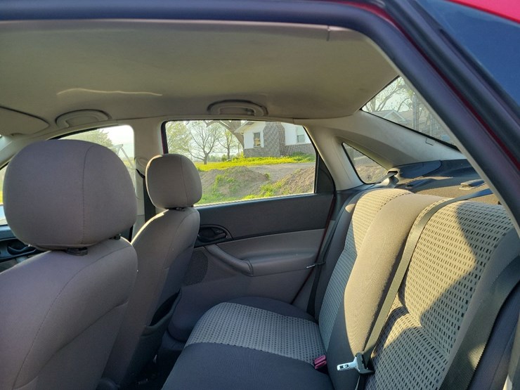 2007-ford-focus-sedan-image-38