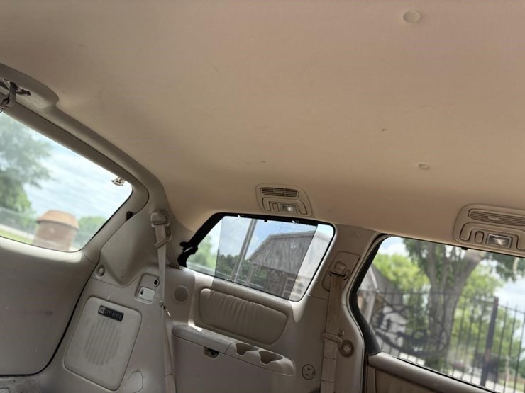 2004-toyota-sienna-image-12