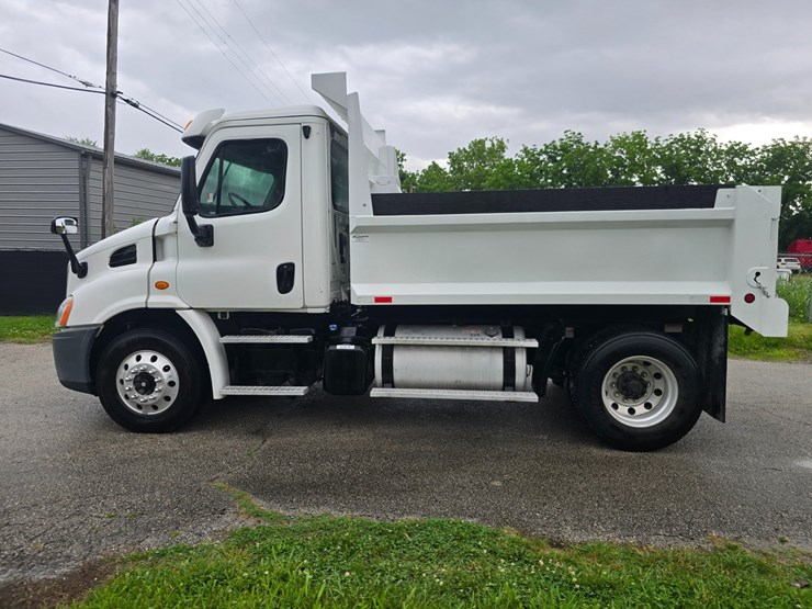 2015-freightliner-cascadia-113-image-8