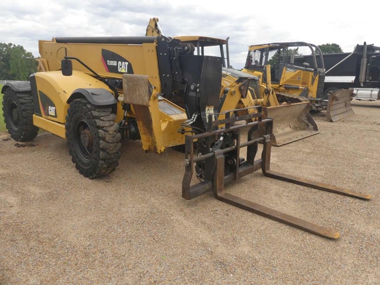 2019-caterpillar-tl1055d-image-2