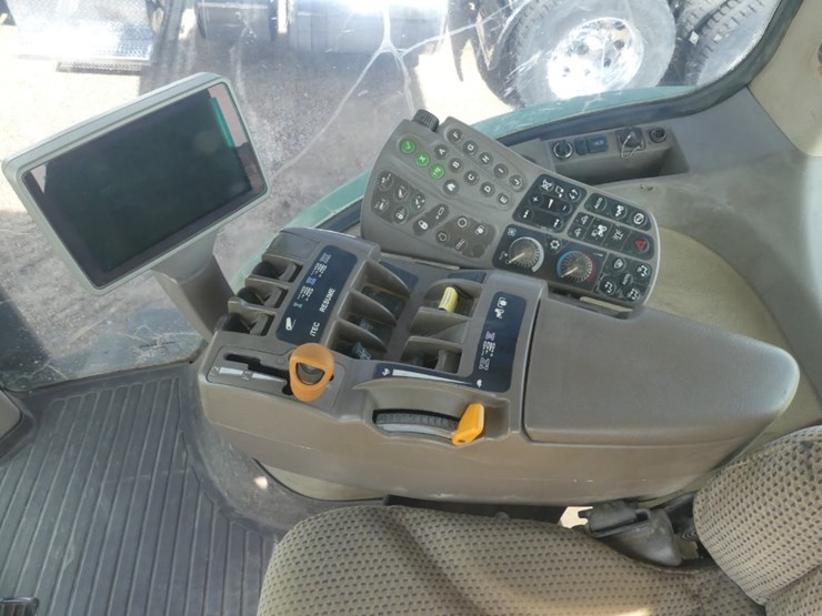 2011-john-deere-8285r-image-15