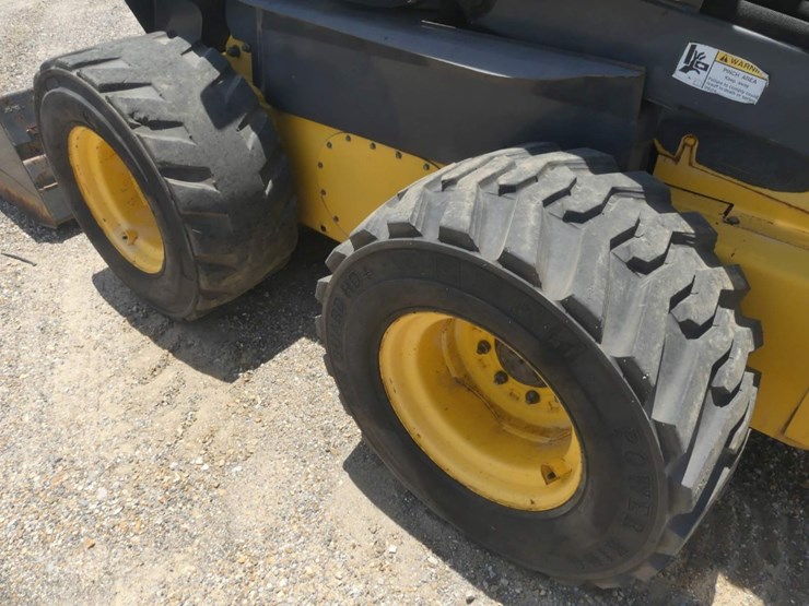 new-holland-l185-image-5