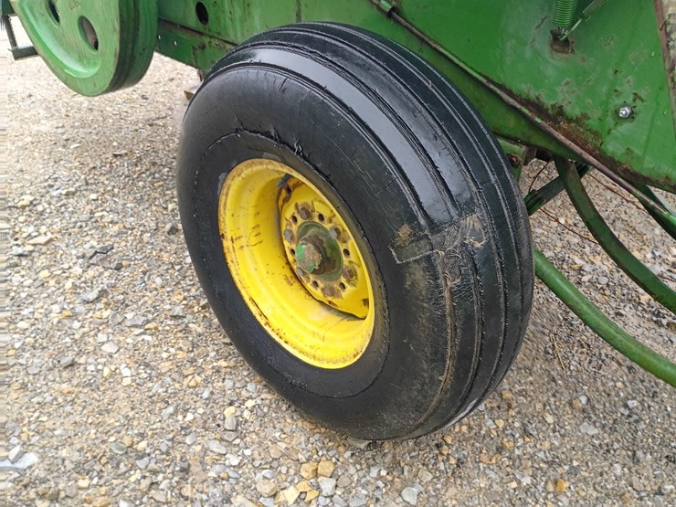john-deere-336-image-25