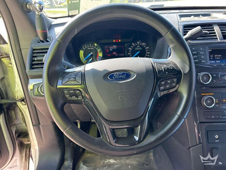 2017-ford-explorer-image-13