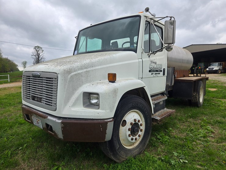 1999-freightliner-fl70-image-2