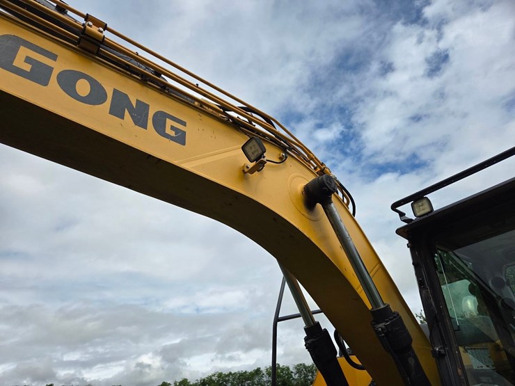 2022-liugong-excavator---only-318-hours-image-10
