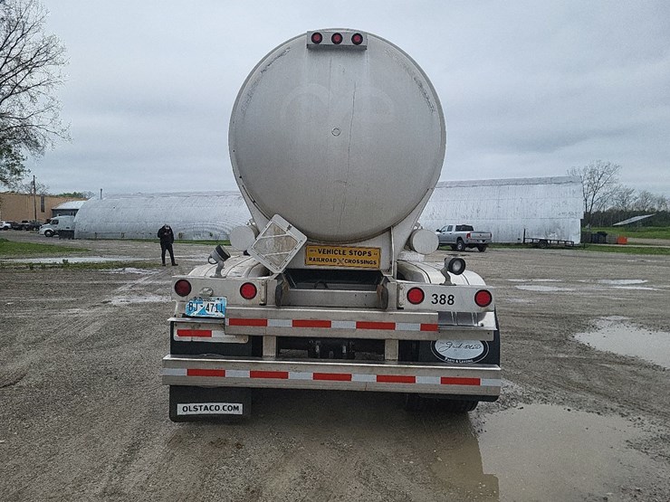 2012-brenner-8820-gallon-aluminum-tandem-axle-semi-tanker-trailer-image-4