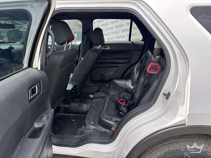2017-ford-explorer-image-19