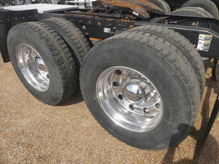 2018-peterbilt-389-image-5