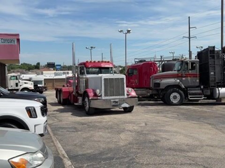 1999-peterbilt-379-image-2