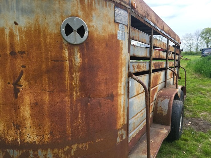 1990-s&h-tandem-axle-bumper-livestock-trailer-image-16