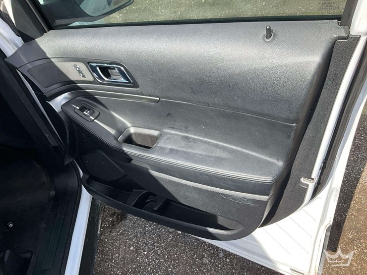 2017-ford-explorer-image-21