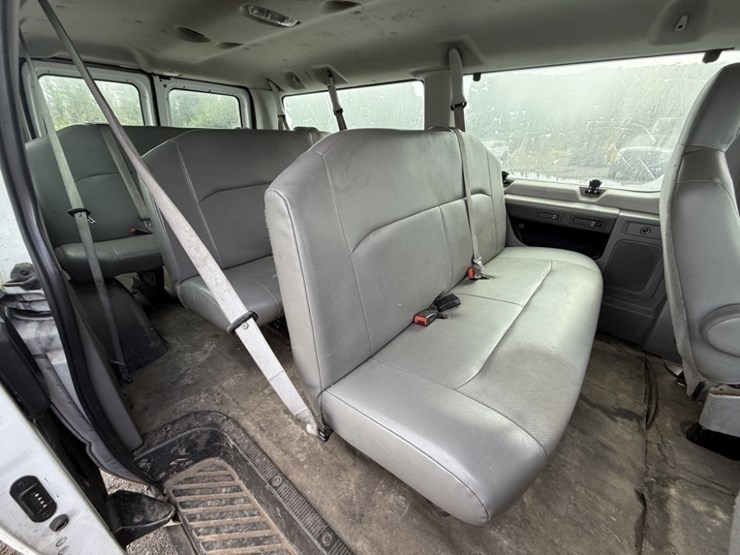 2013-ford-e350-image-25