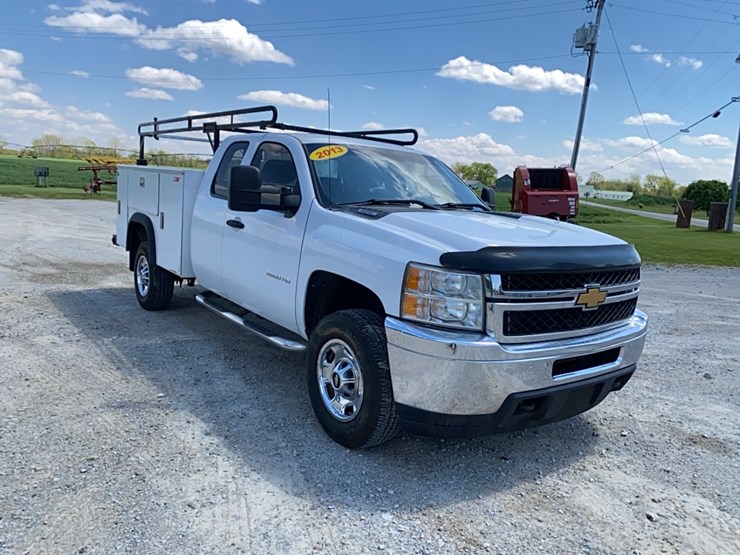 2013-chevrolet-2500-image-3