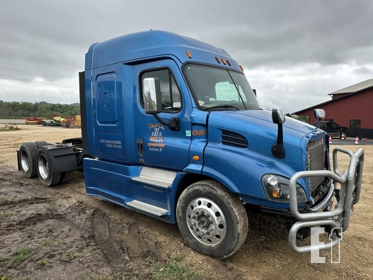 2014-freightliner-cascadia-113-image-4