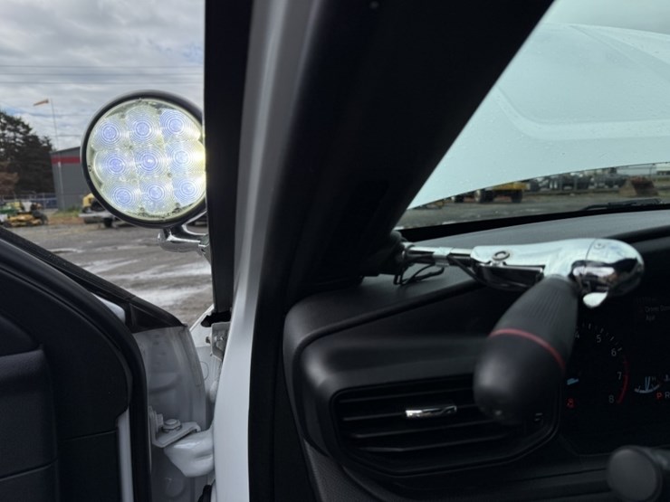 2020-ford-explorer-image-28