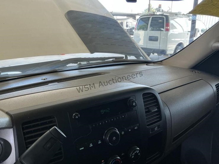2013-chevrolet-silverado-3500hd-image-21
