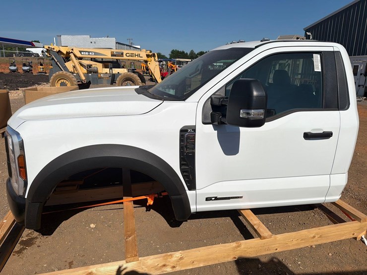 2024-ford-f550-image-2