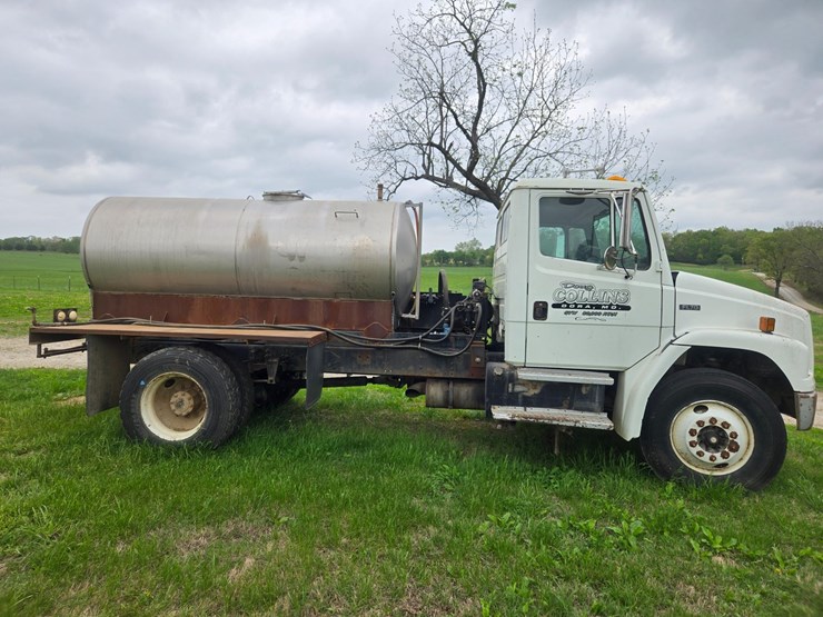 1999-freightliner-fl70-image-20
