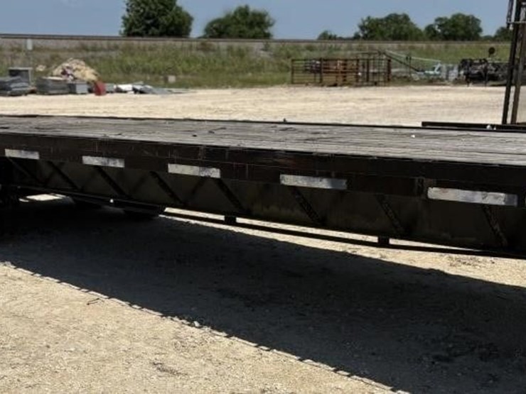 l2--2001-gooseneck-30x8-trailer-image-2