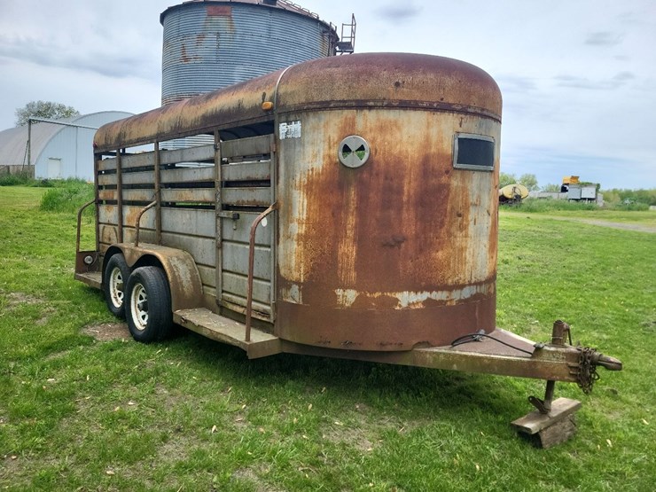 1990-s&h-tandem-axle-bumper-livestock-trailer-image-1
