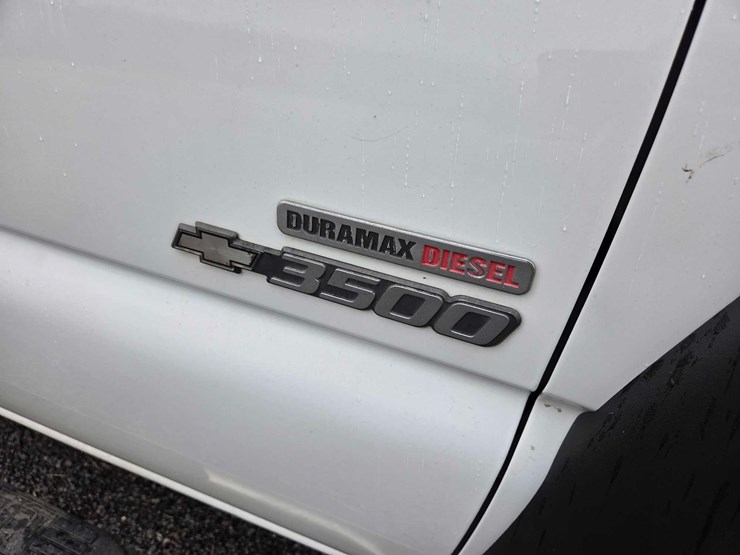 2001-chevrolet-3500-image-23
