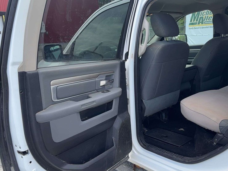 2016-dodge-1500-image-12