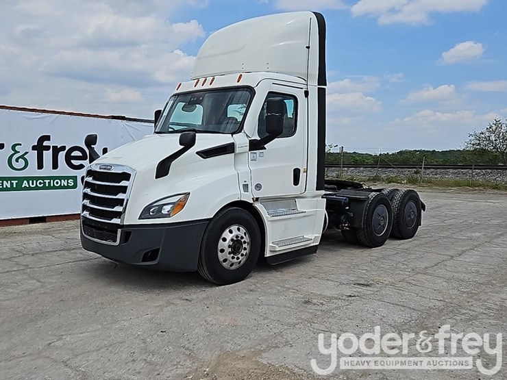 2022-freightliner-cascadia-116-image-2