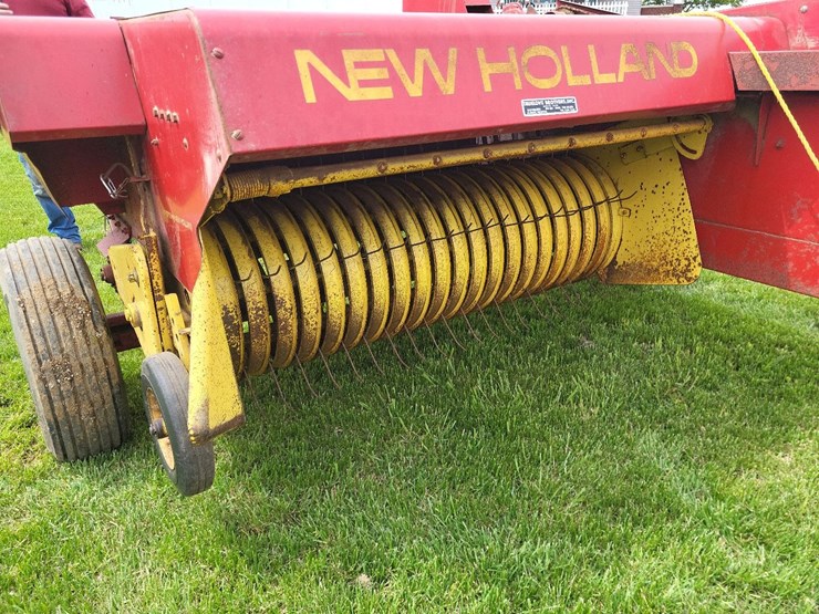 new-holland-273-image-39